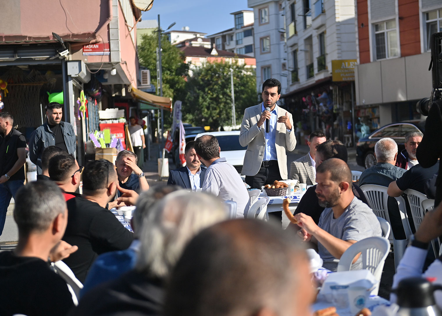 Eren Ali Bingöl: Vatandaş mega projelere değil, sokaktaki çukurlara bakıyor