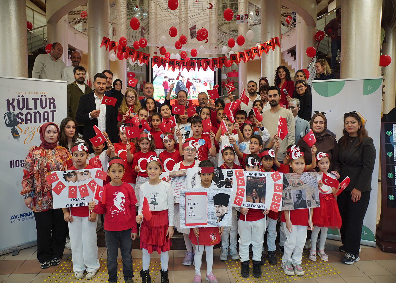 Cumhuriyetin 102. yılı kutlamaları Tuzla Belediyesi’nde başladı