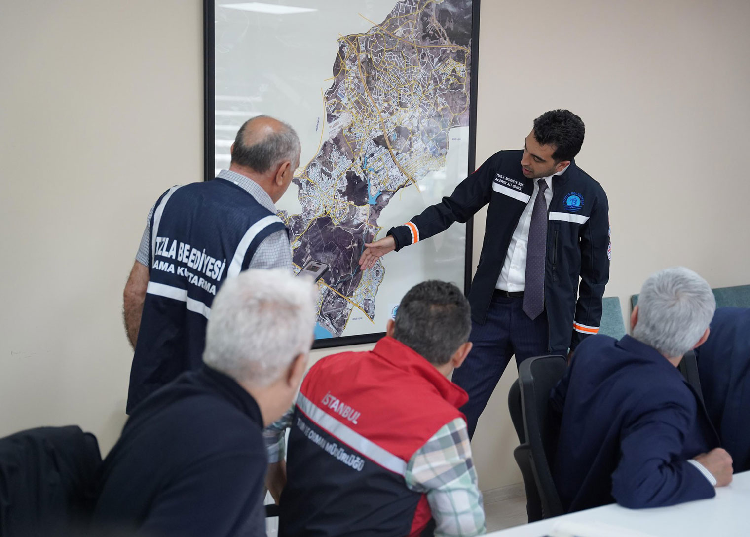 Tuzla Belediyesi’nden deprem sonrası hızlı ve etkin müdahale