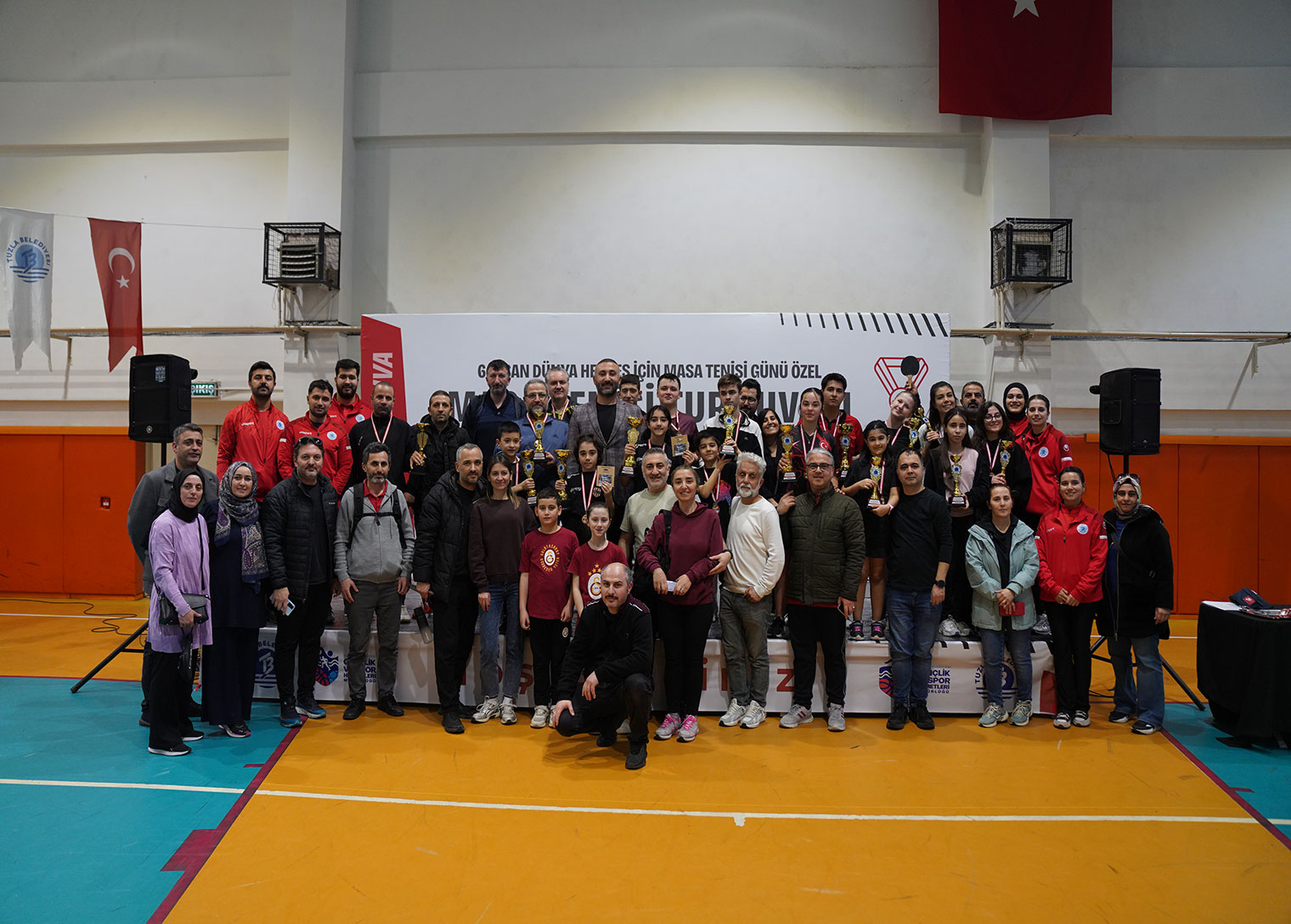 Masa tenisi turnuvasında ödüller sahiplerini buldu