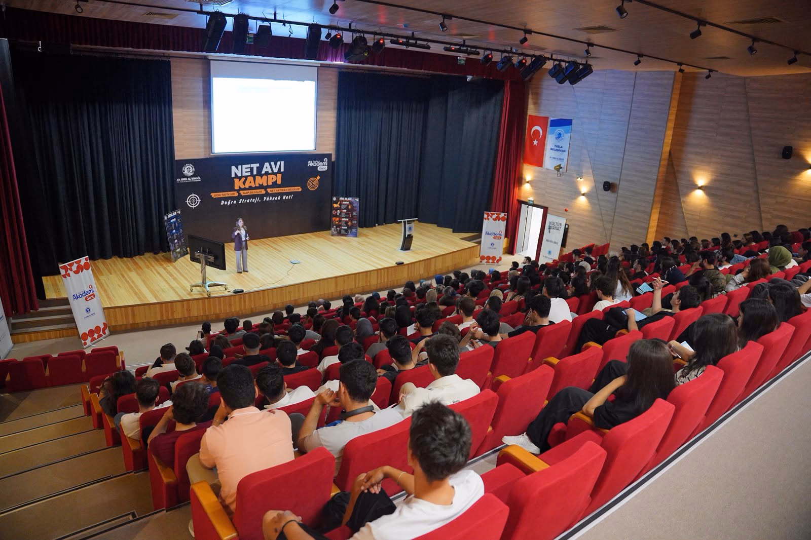 Tuzlalı öğrenciler sınav öncesi ‘Net Avı’ seminerine katıldı    - Görsel 2