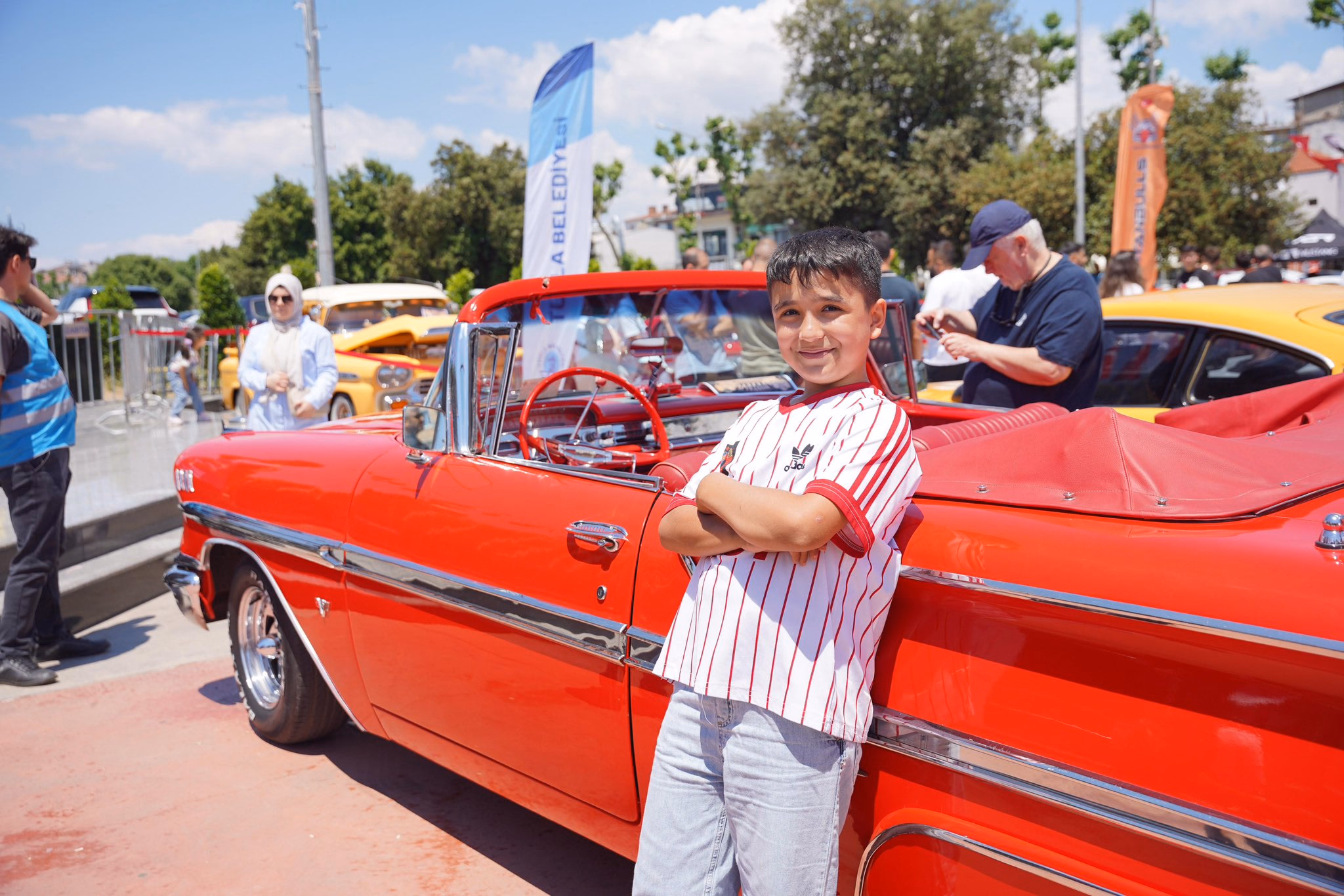 Tuzla’da nostalji rüzgârı: Klasik otomobiller sahilde buluştu    - Görsel 2