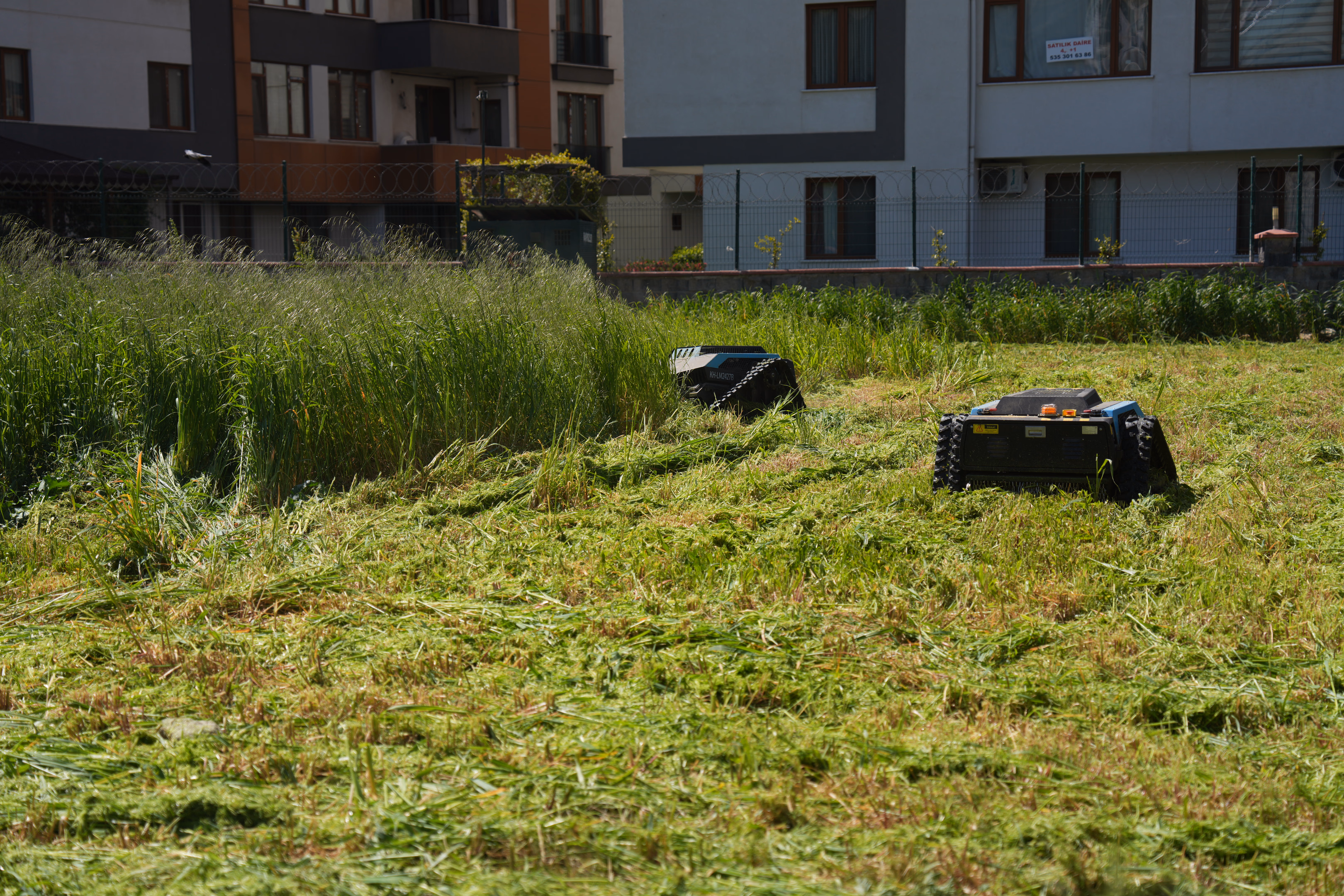 Tuzla’da robotlu çim biçme dönemi başladı - Görsel 6