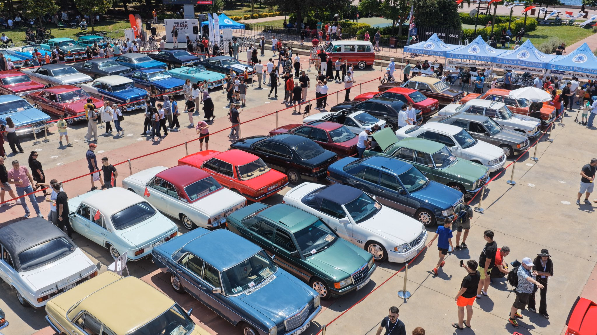Tuzla’da nostalji rüzgârı: Klasik otomobiller sahilde buluştu    - Görsel 6