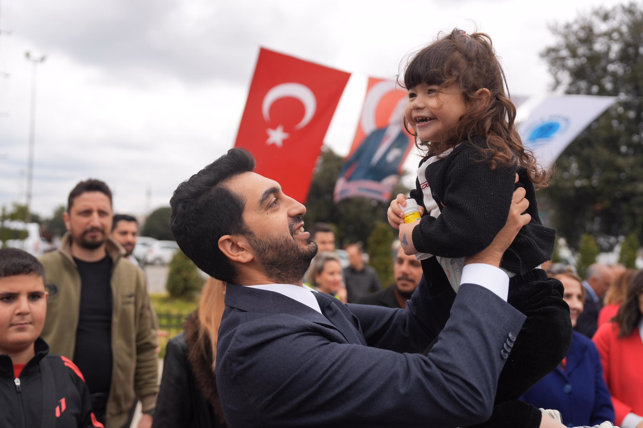 Tuzla’da 23 Nisan’da İshakpaşa Parkı açıldı bayram coşkusu kortejle taçlandı   