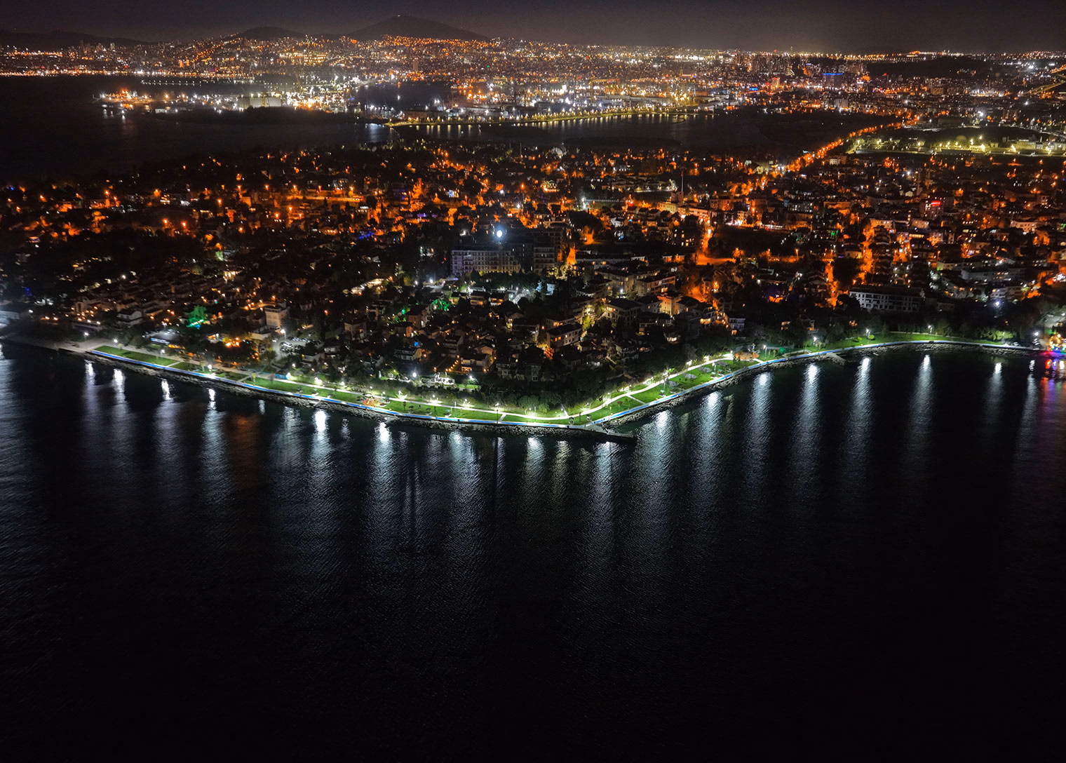Tuzla’nın parkları daha aydınlık ve güvenli hale getirildi - Görsel 2