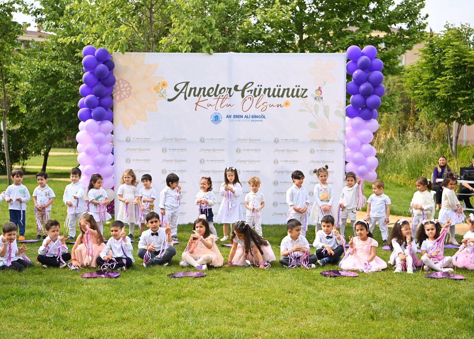 AÇEM’li miniklerden Anneler Günü sürprizi