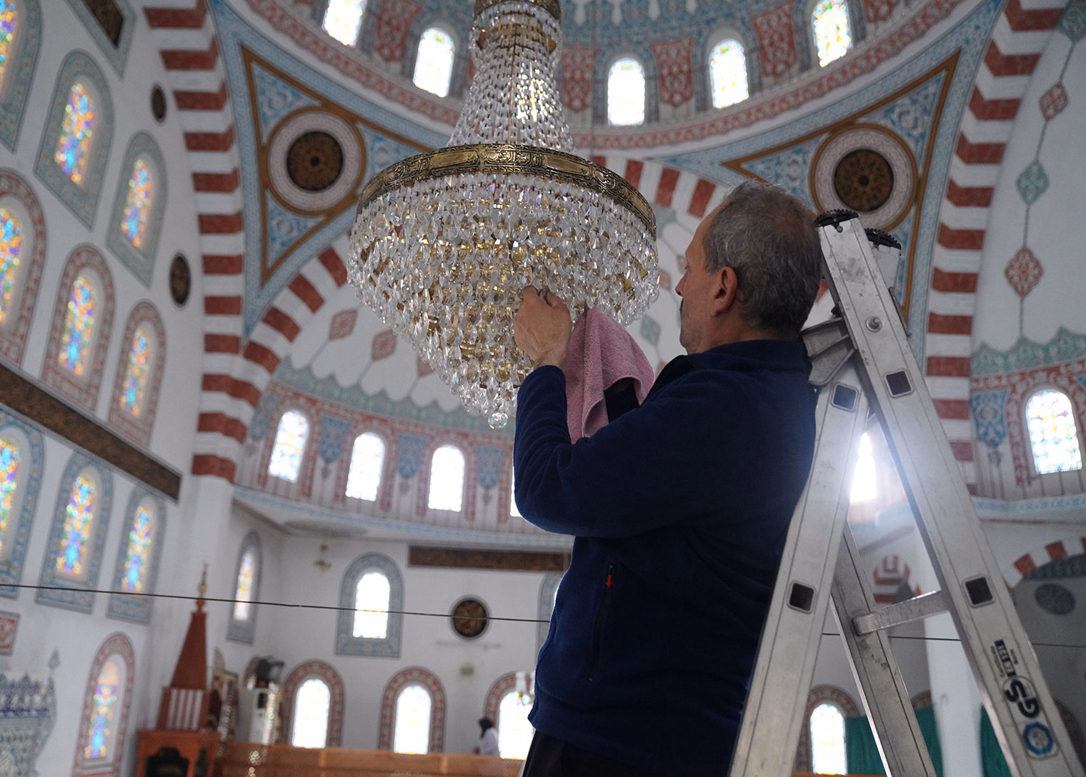 Tuzla Belediyesi'nden bayram öncesi ibadethanelere kapsamlı bakım