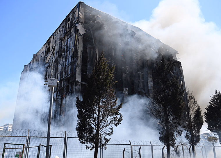 Başkan Eren Ali Bingöl, yangın bölgesini ziyaret etti - Görsel 2