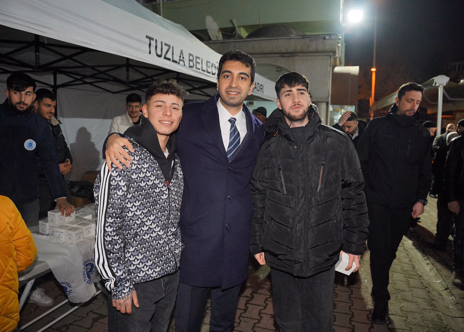 Tuzla Belediyesi’nden kandil simidi ikramı