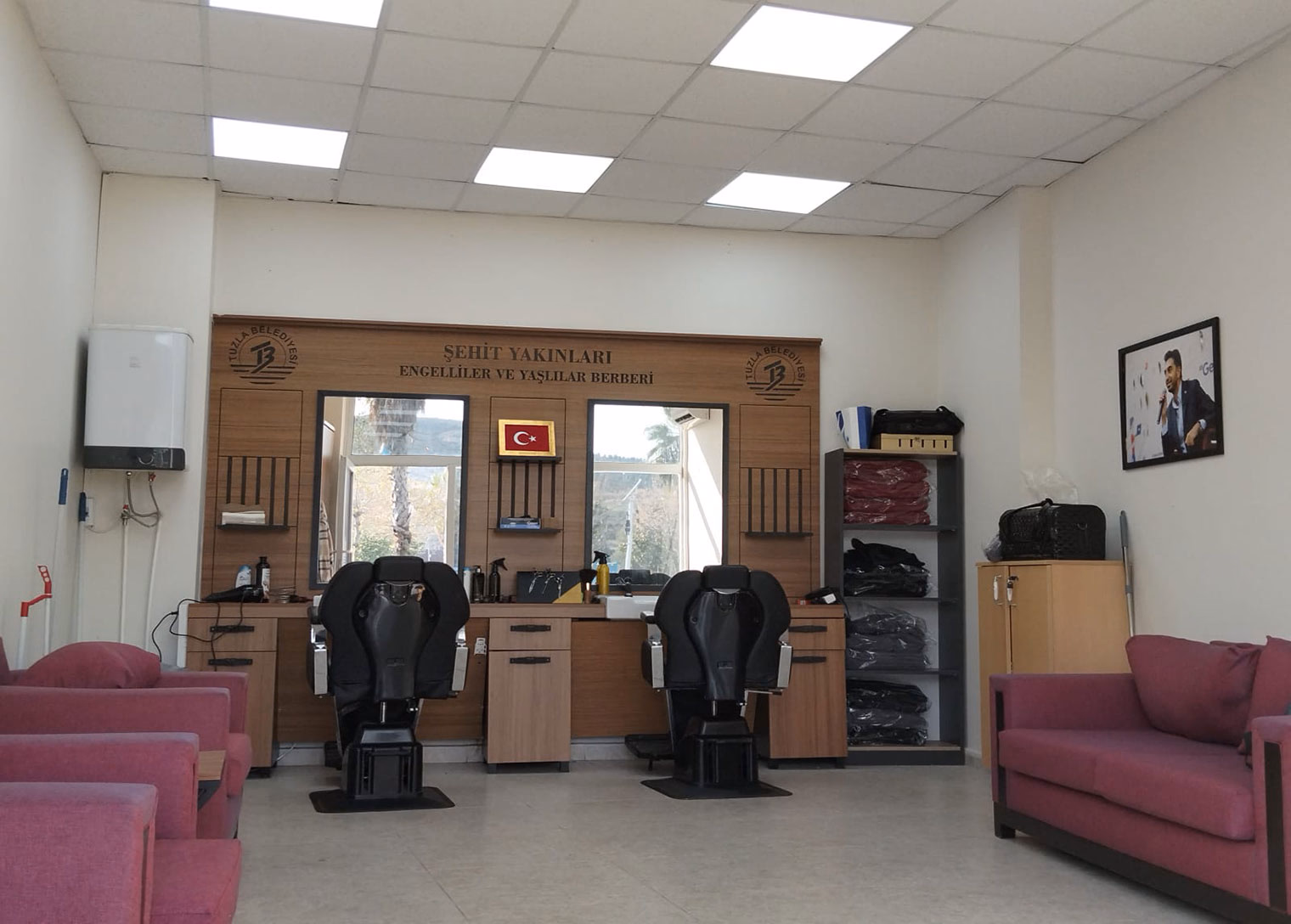 Tuzla Belediyesi’nin ücretsiz berber hizmeti “Komşu Berber” Şelale Park’ta hizmete devam ediyor - Görsel 2