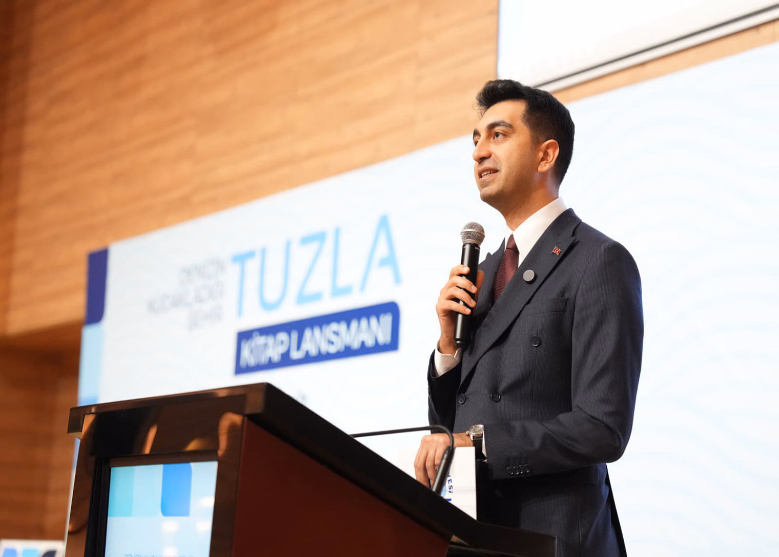 “Denizin Kucakladığı Şehir: Tuzla” kitabı çıktı