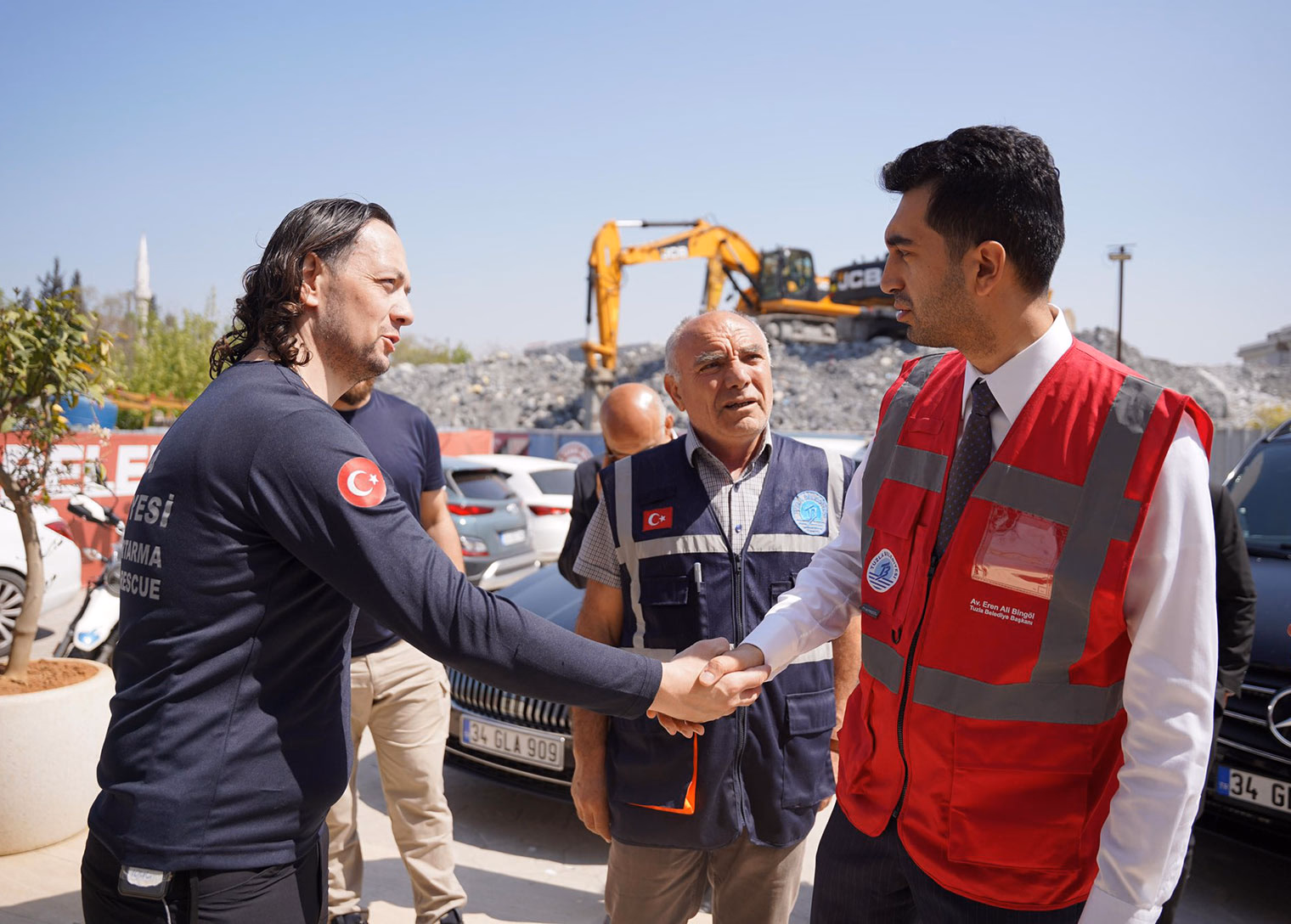 Tuzla Belediyesi’nden deprem sonrası hızlı ve etkin müdahale