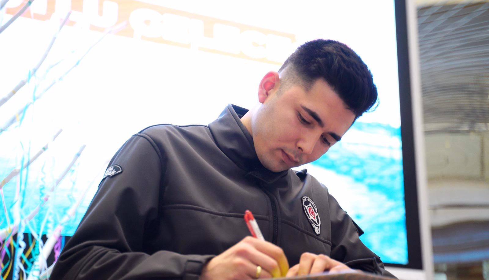 Tuzla Belediye Binası’na dilek ağaçları yerleştirildi - Görsel 5