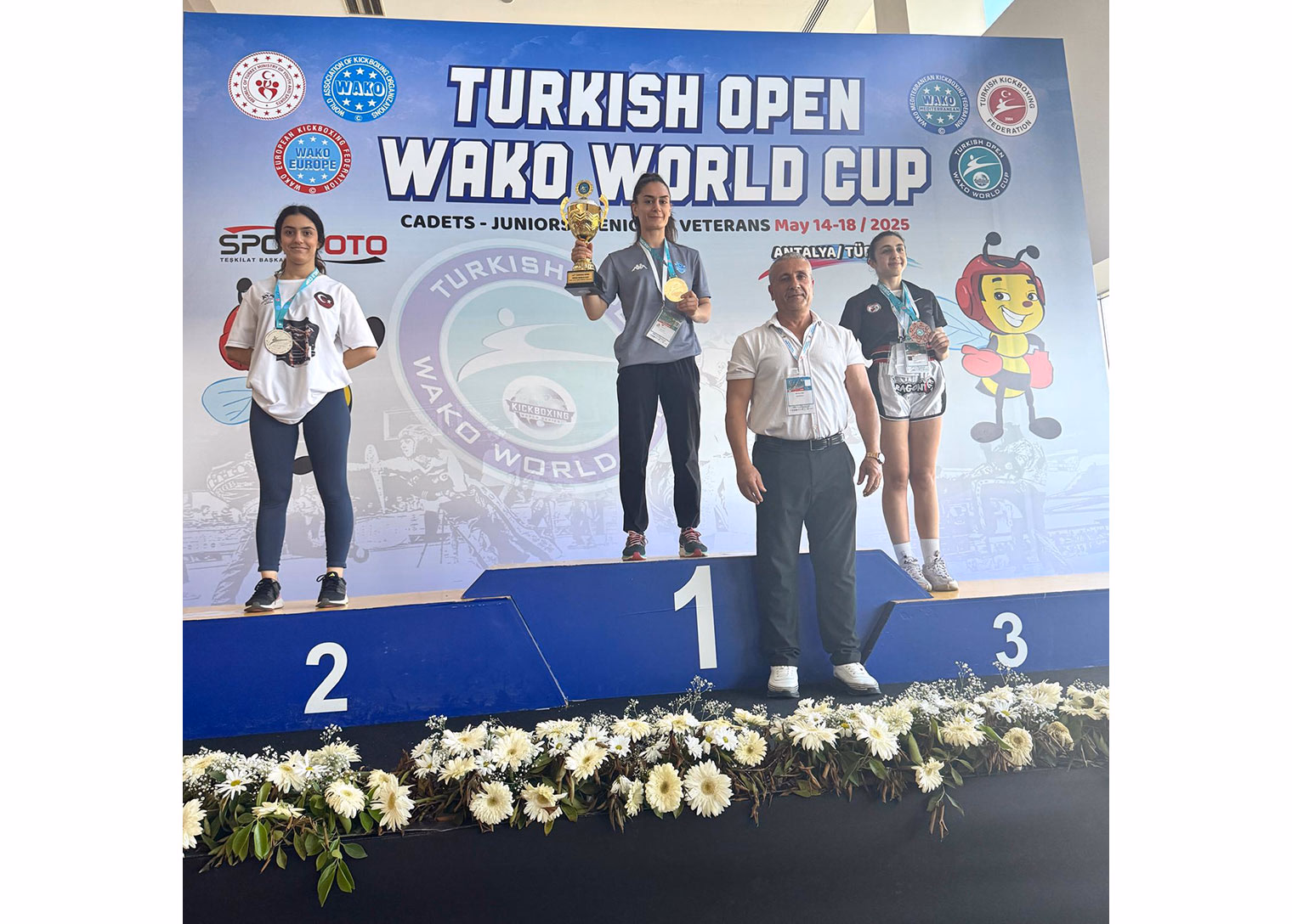 Tuzla’nın şampiyon sporcuları dünya kupasından 14 madalya ile döndü