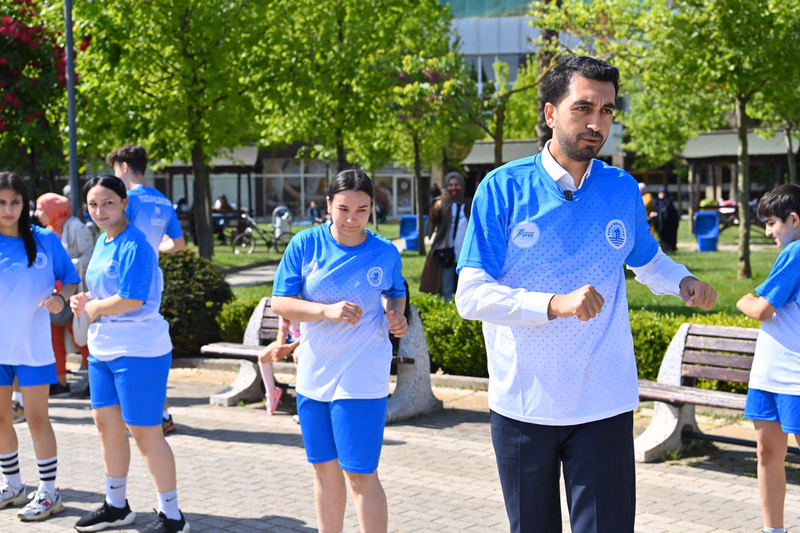 Başkan Eren Ali Bingöl, Tuzla Belediyesi Spor Akademisi öğrencileri ile spor yaptı - Görsel 4