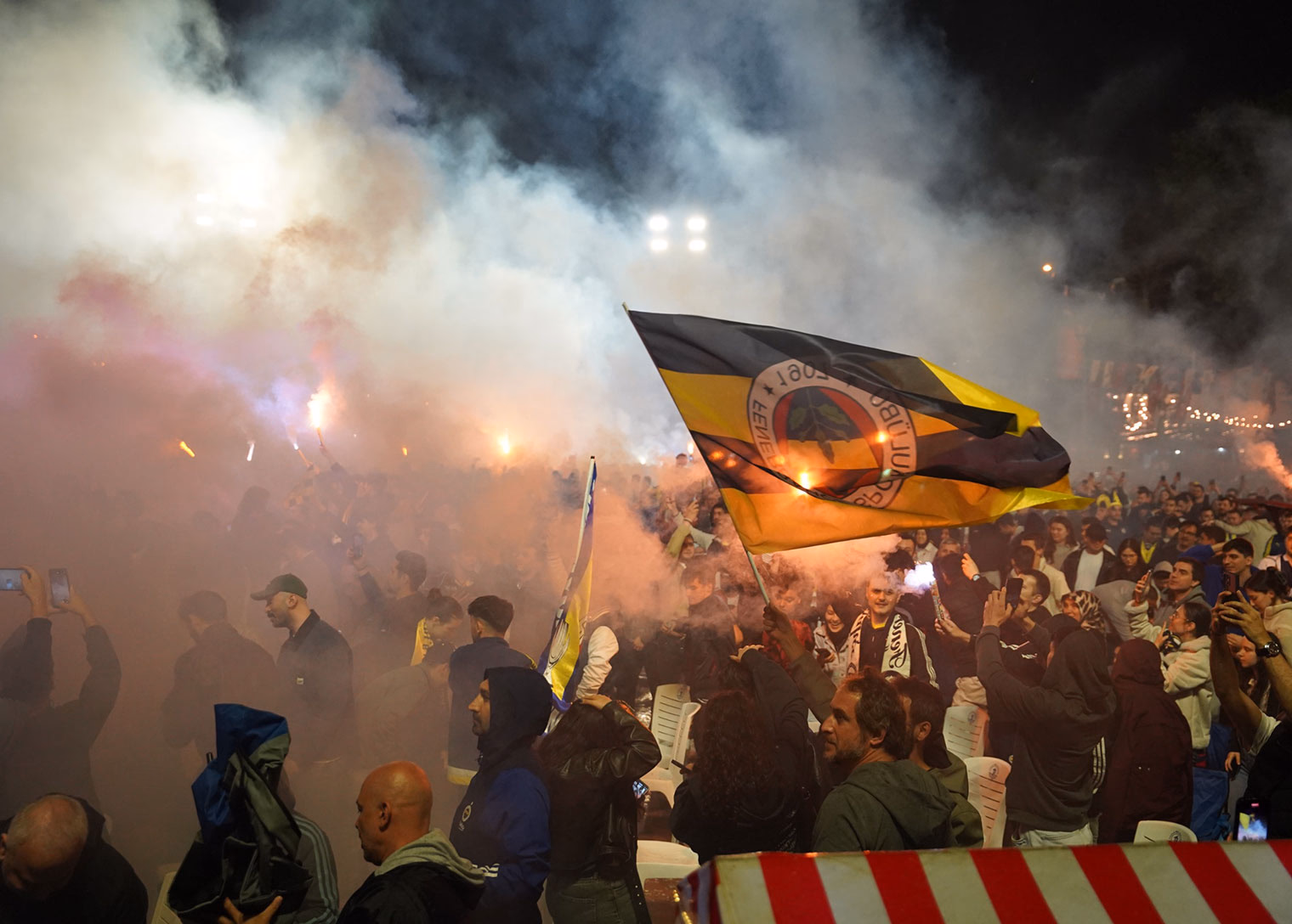 Tuzla’da dev ekranda EuroLeague final coşkusu - Görsel 5