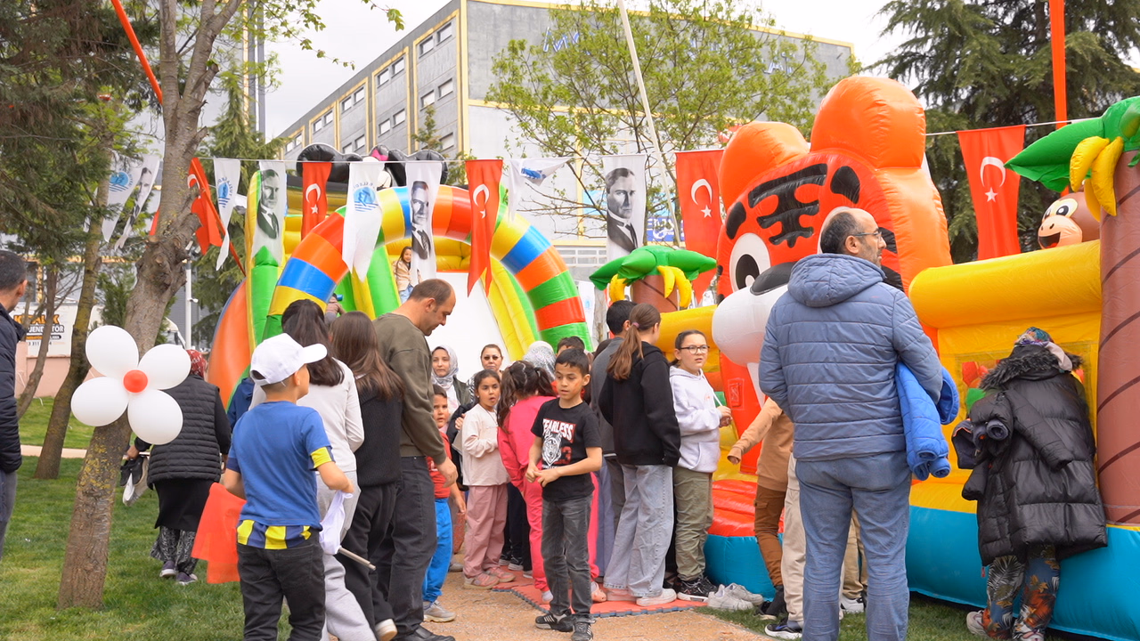 Tuzla’da 23 Nisan’da İshakpaşa Parkı açıldı bayram coşkusu kortejle taçlandı    - Görsel 1