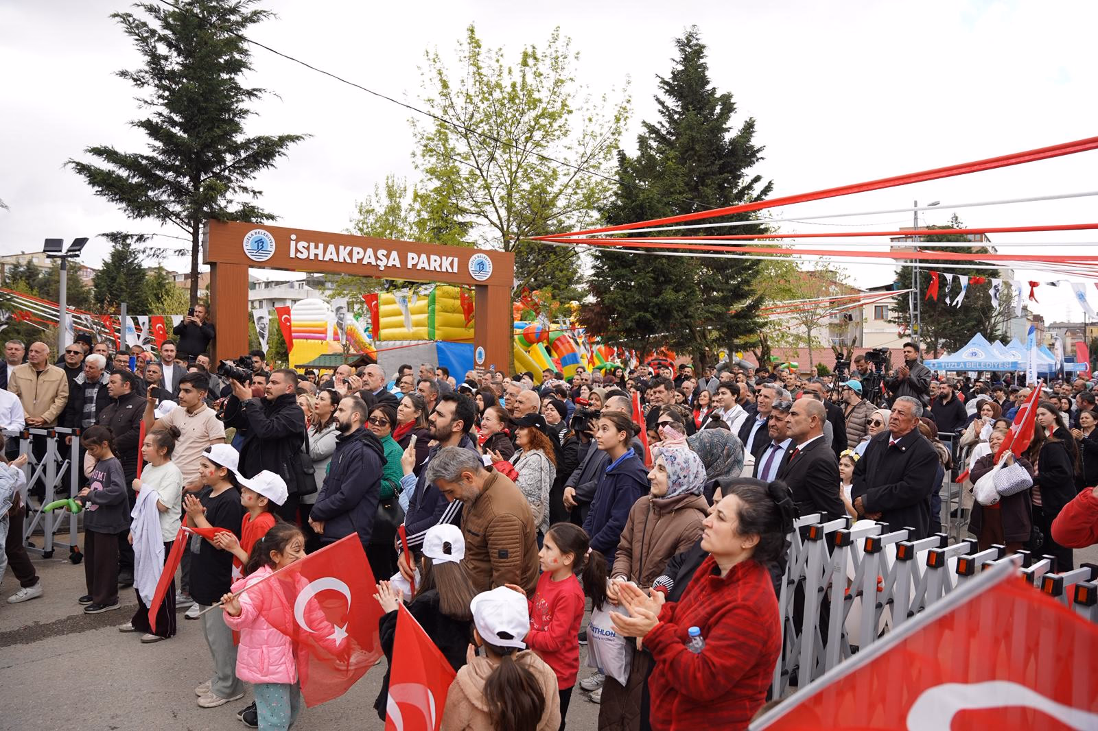Tuzla’da 23 Nisan’da İshakpaşa Parkı açıldı bayram coşkusu kortejle taçlandı    - Görsel 2