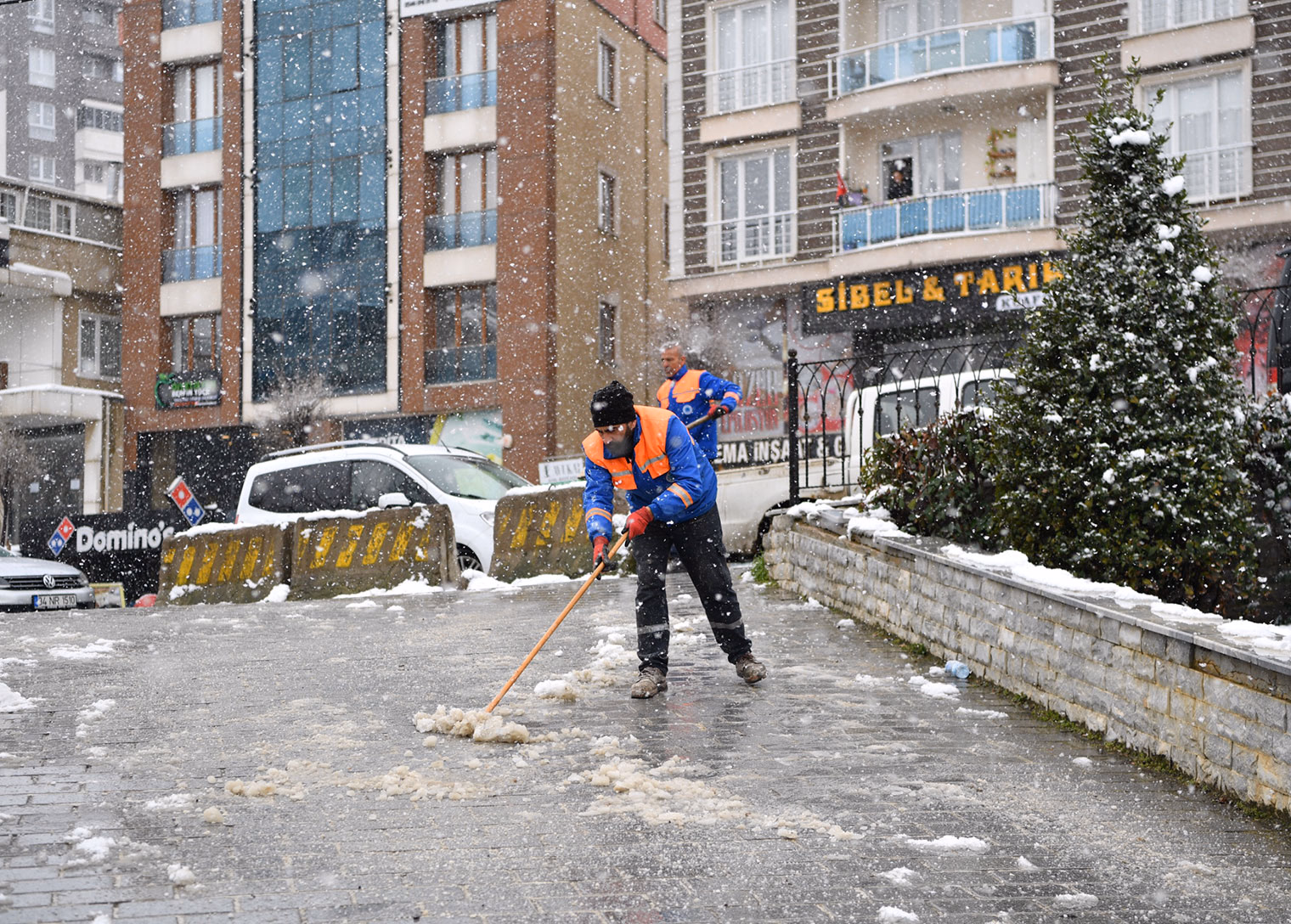 Tuzla Belediyesi’nden karla mücadelede örnek çalışma