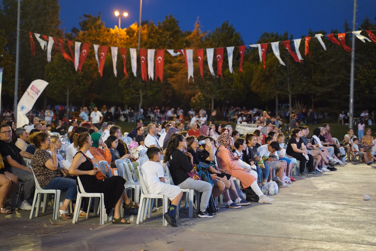 Türk sinemasının unutulmaz isimlerinden Kemal Sunal, Tuzla’da anıldı - Görsel 2
