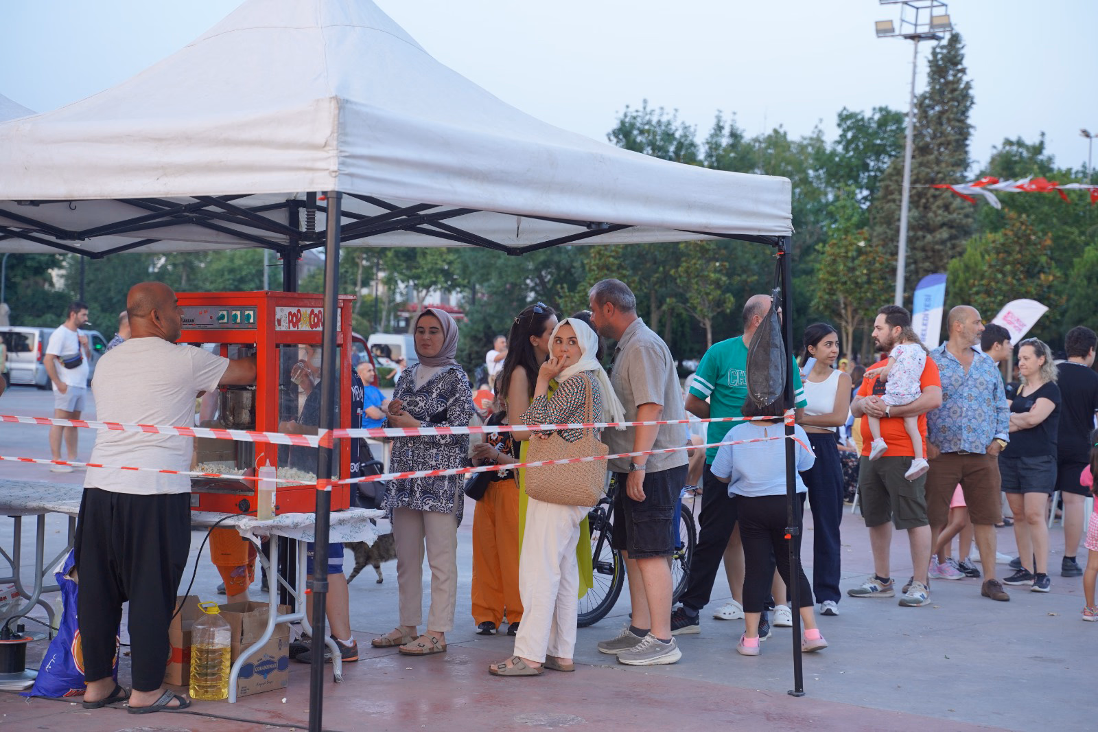 Türk sinemasının unutulmaz isimlerinden Kemal Sunal, Tuzla’da anıldı - Görsel 3
