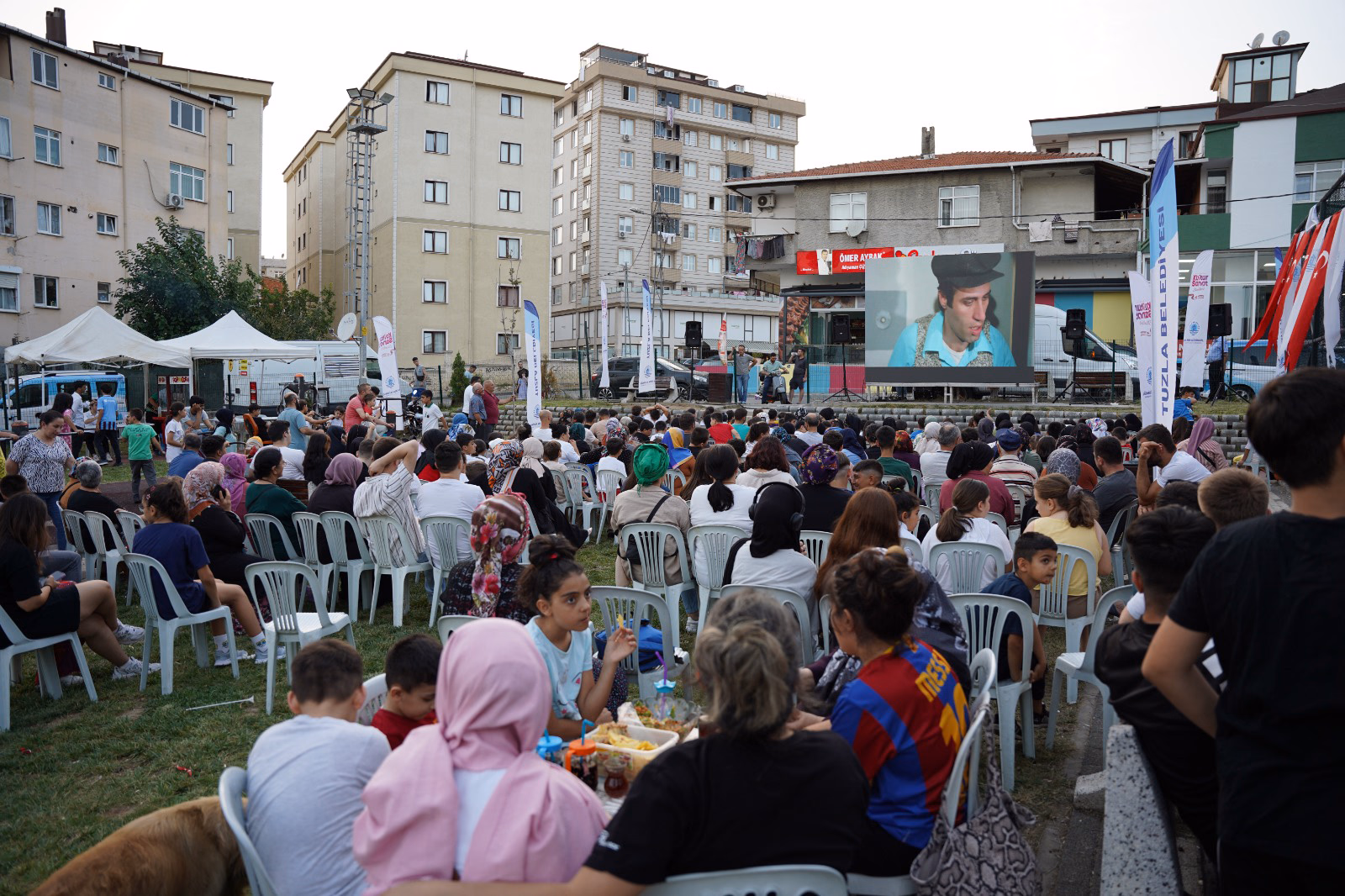 Türk sinemasının unutulmaz isimlerinden Kemal Sunal, Tuzla’da anıldı - Görsel 4