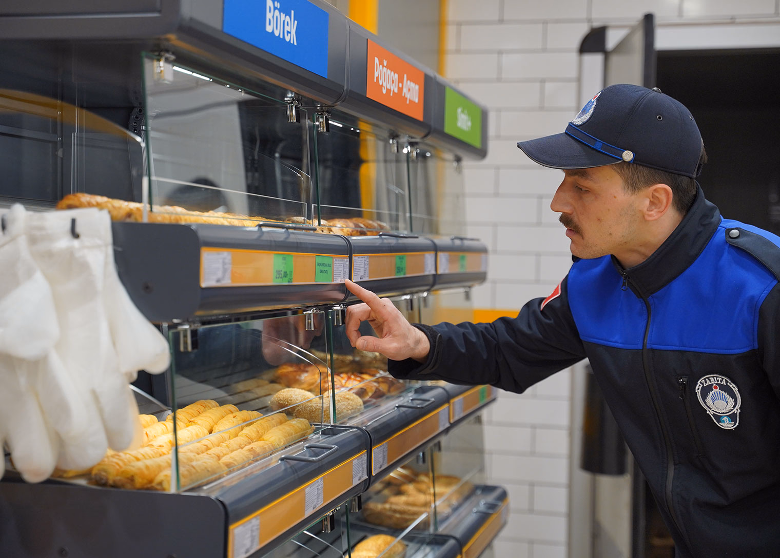 Tuzla Belediyesi zabıta ekiplerinden market denetimi - Görsel 2