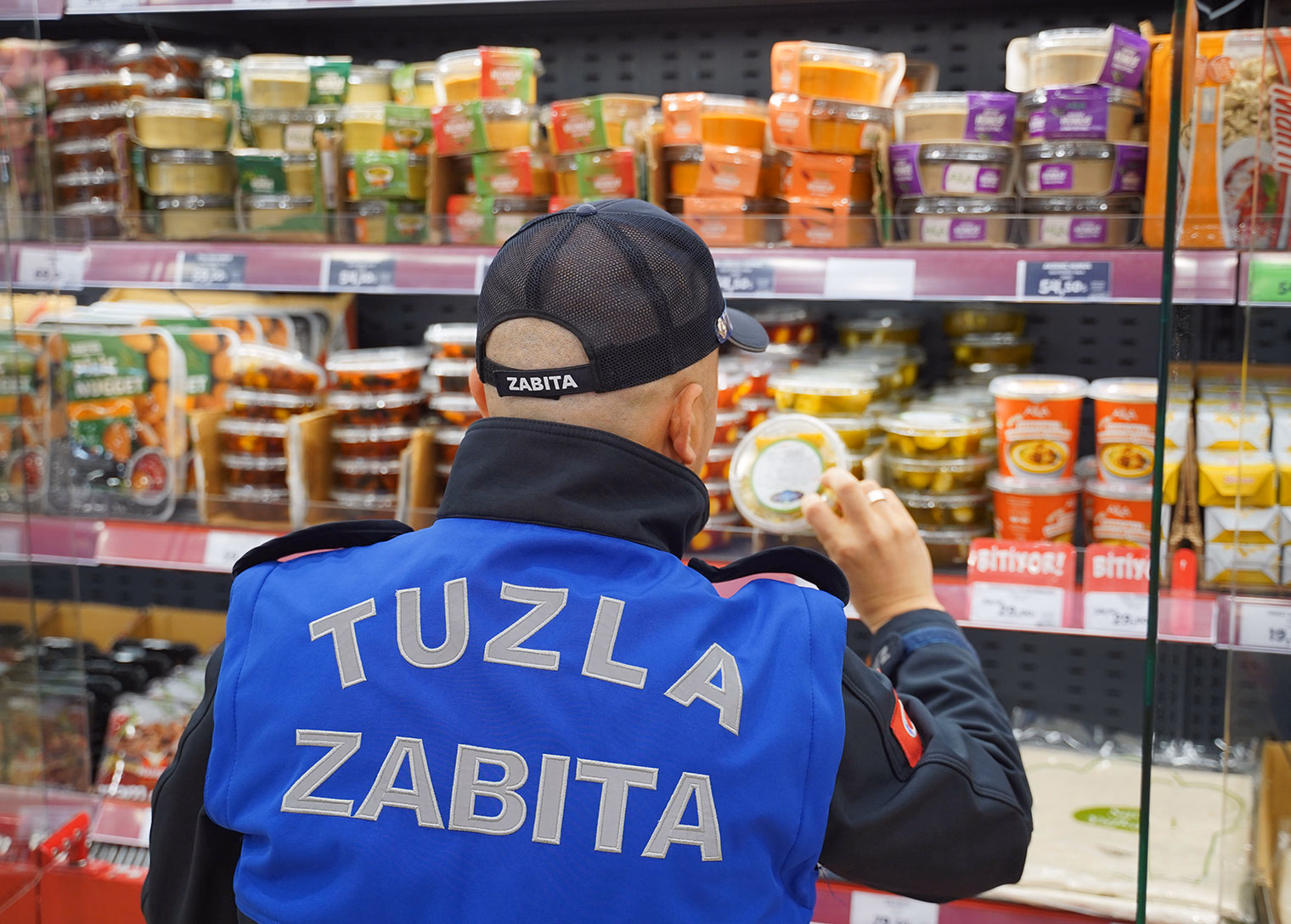 Tuzla Belediyesi zabıta ekiplerinden market denetimi - Görsel 3