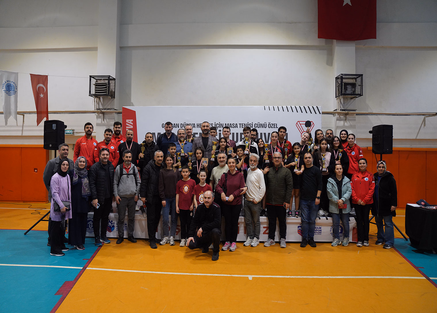 Masa tenisi turnuvasında ödüller sahiplerini buldu - Görsel 1