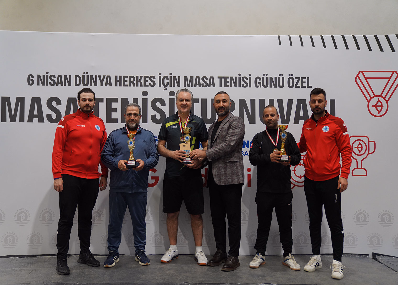 Masa tenisi turnuvasında ödüller sahiplerini buldu - Görsel 4