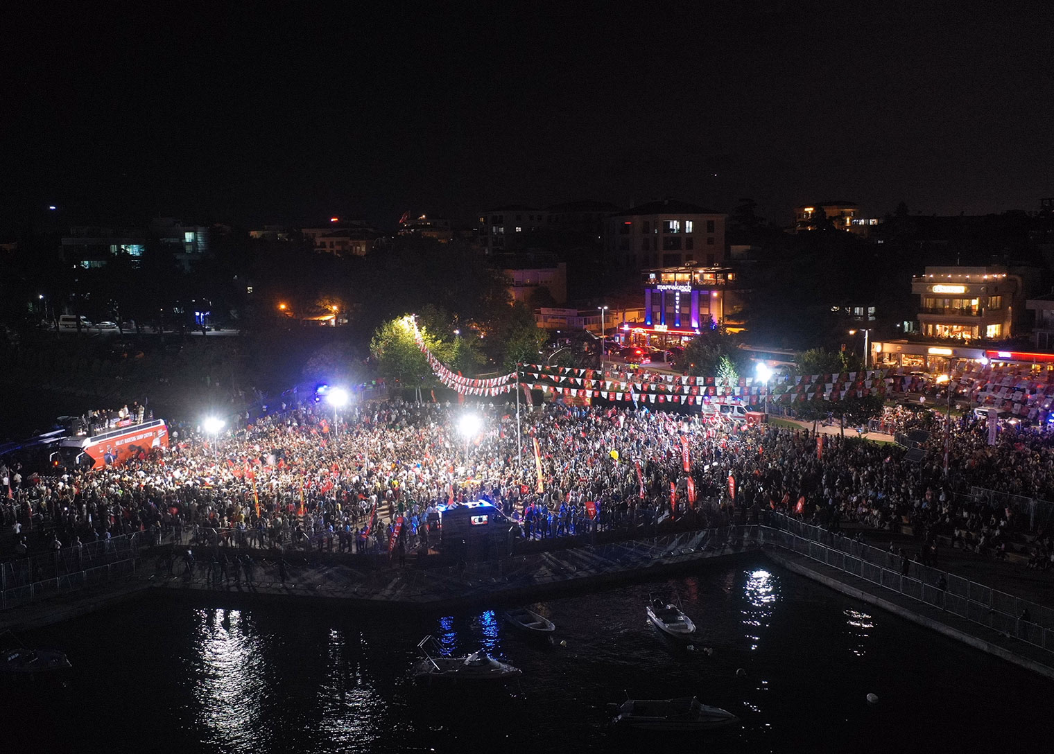 Tuzla’da “Millet İradesine Sahip Çıkıyor” mitingi on binlerin katılımıyla düzenlendi - Görsel 5