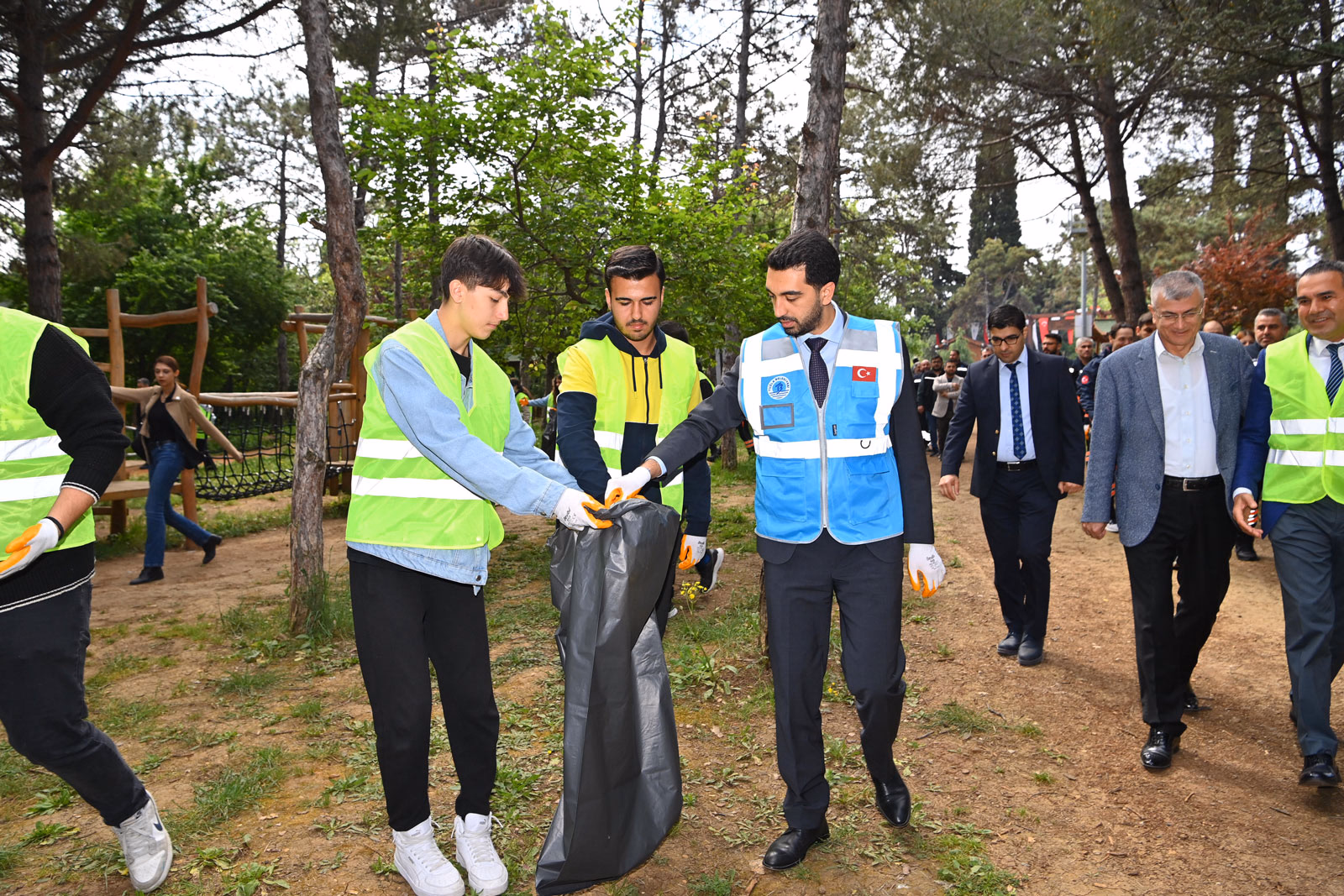 Tuzla’da 'Orman Benim' Kampanyası Kapsamında Mercan Park Temizlendi - Görsel 2