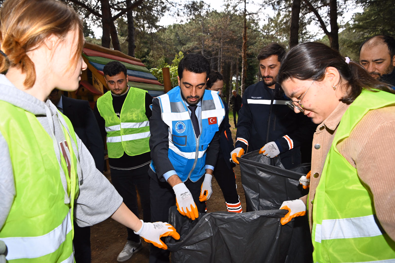 Tuzla’da 'Orman Benim' Kampanyası Kapsamında Mercan Park Temizlendi - Görsel 3