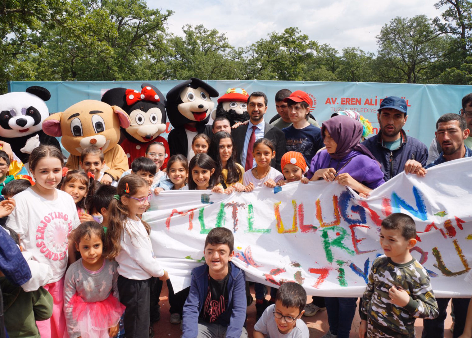 Tuzla’nın özel çocukları, anneleriyle ‘Mutluluğun Resmi’ni çizdi