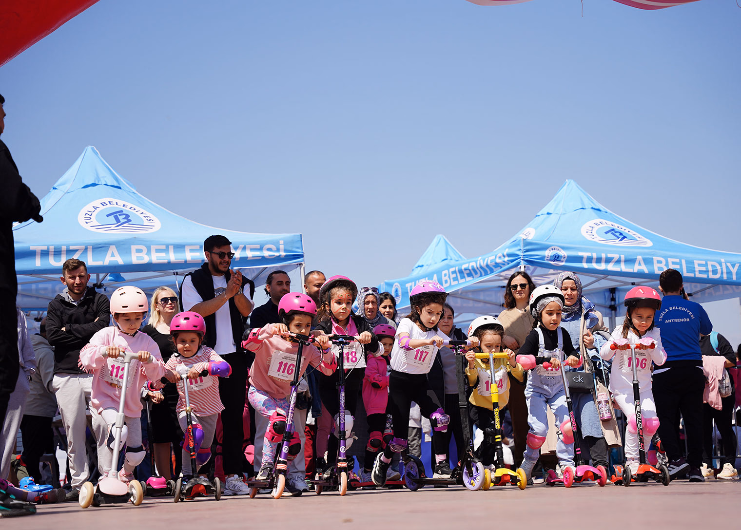 23 Nisan coşkusu Tuzla’yı sardı: Minikler yarıştı, aileler keyif aldı - Görsel 2