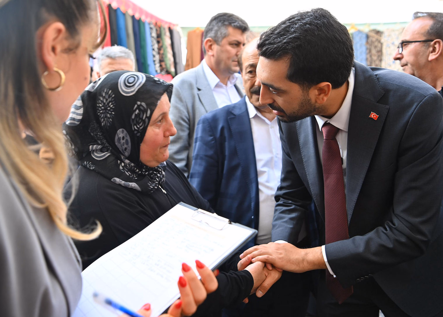 Tuzla Belediye Başkanı Eren Ali Bingöl, Şifa Mahallesi Semt Pazarı’nı ziyaret etti - Görsel 2