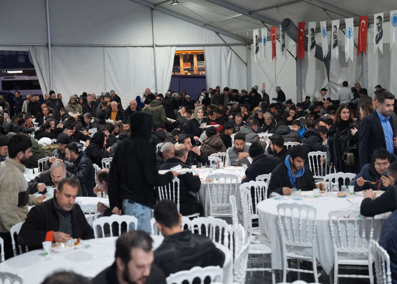 Ramazan’ın ilk iftarı birlik ve beraberlik içinde yapıldı - Görsel 3