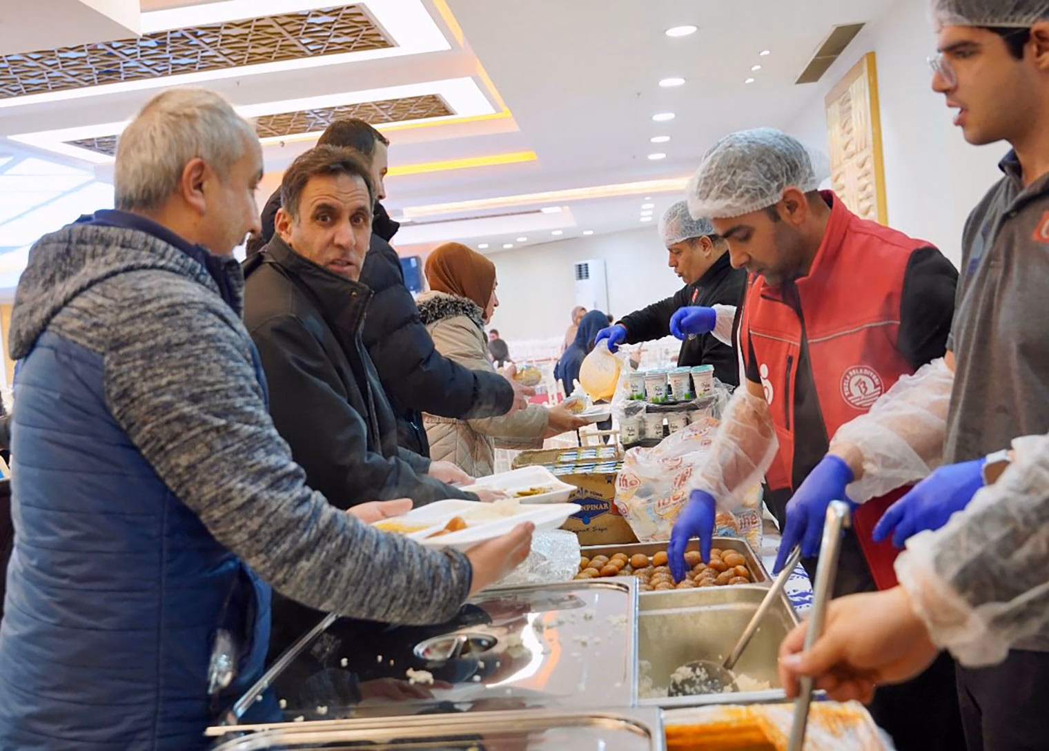 Ramazan’ın ilk iftarı birlik ve beraberlik içinde yapıldı - Görsel 4