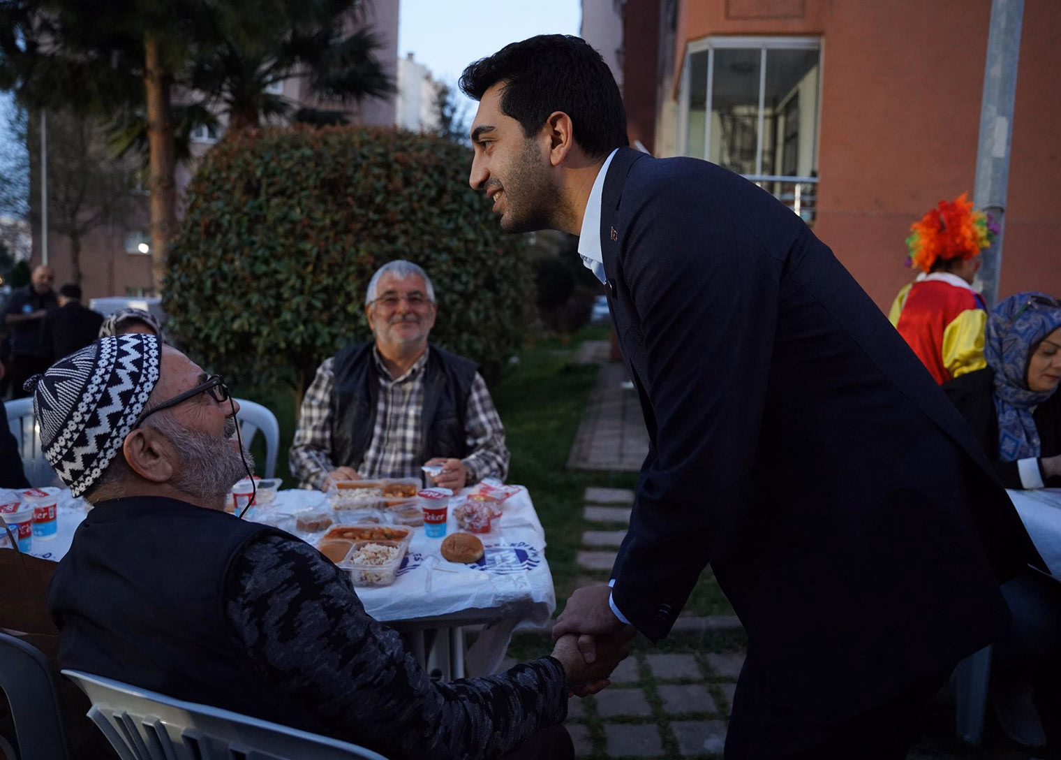 Tuzla’da Ramazan’ın bereketi sokak iftarlarında paylaşılıyor - Görsel 2