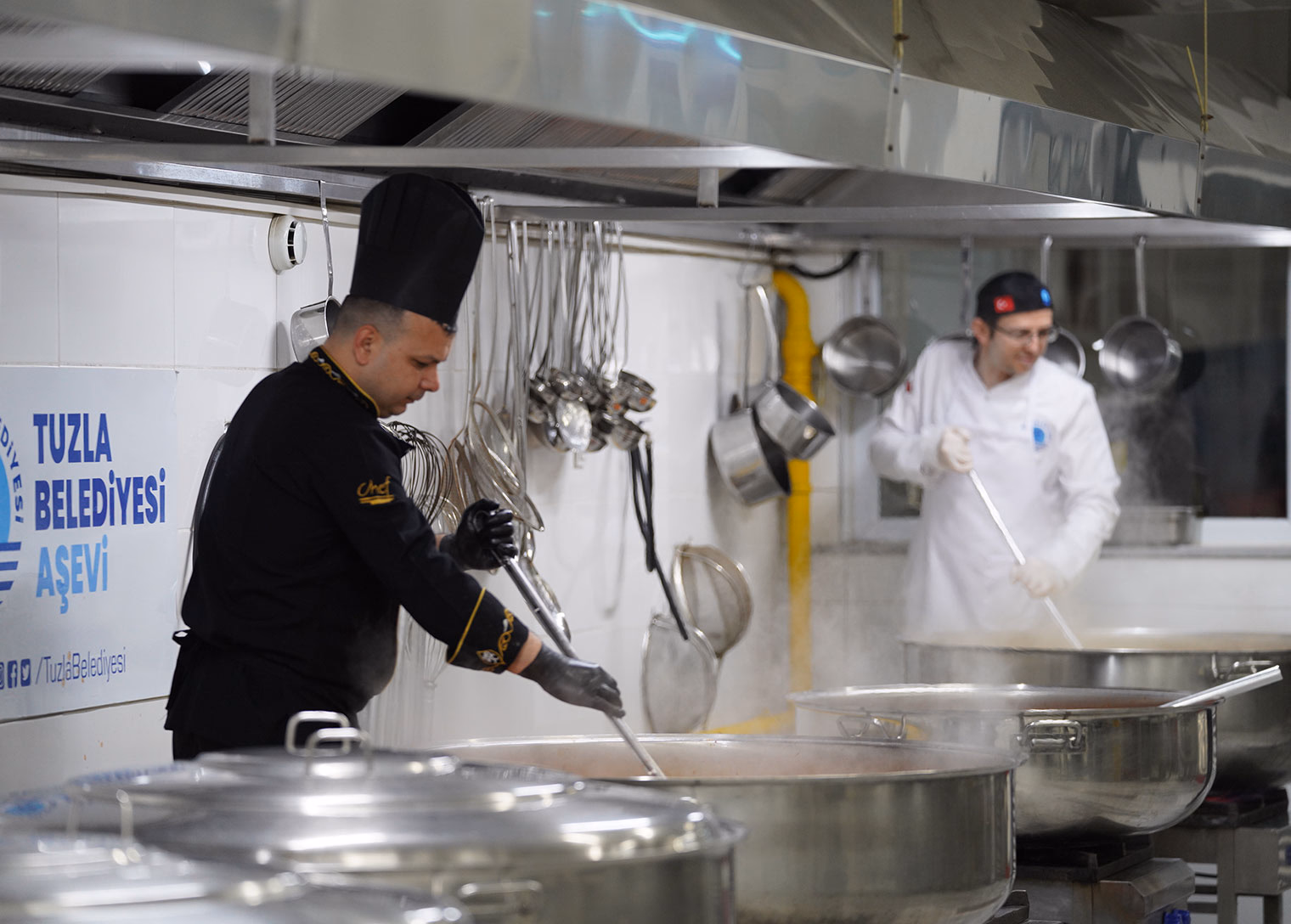 Tuzla Belediyesi’nden her gün 2 bin kişiye sıcak yemek desteği - Görsel 5