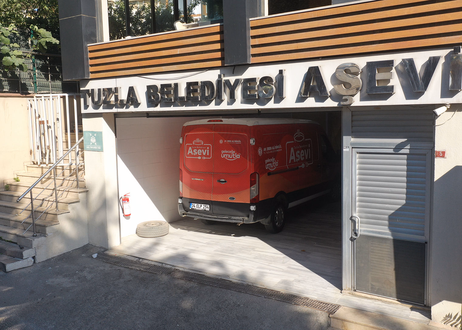 Tuzla Belediyesi’nden her gün 2 bin kişiye sıcak yemek desteği