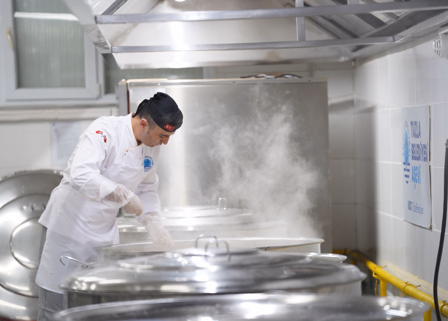 Tuzla Belediyesi’nden her gün 2 bin kişiye sıcak yemek desteği - Görsel 4