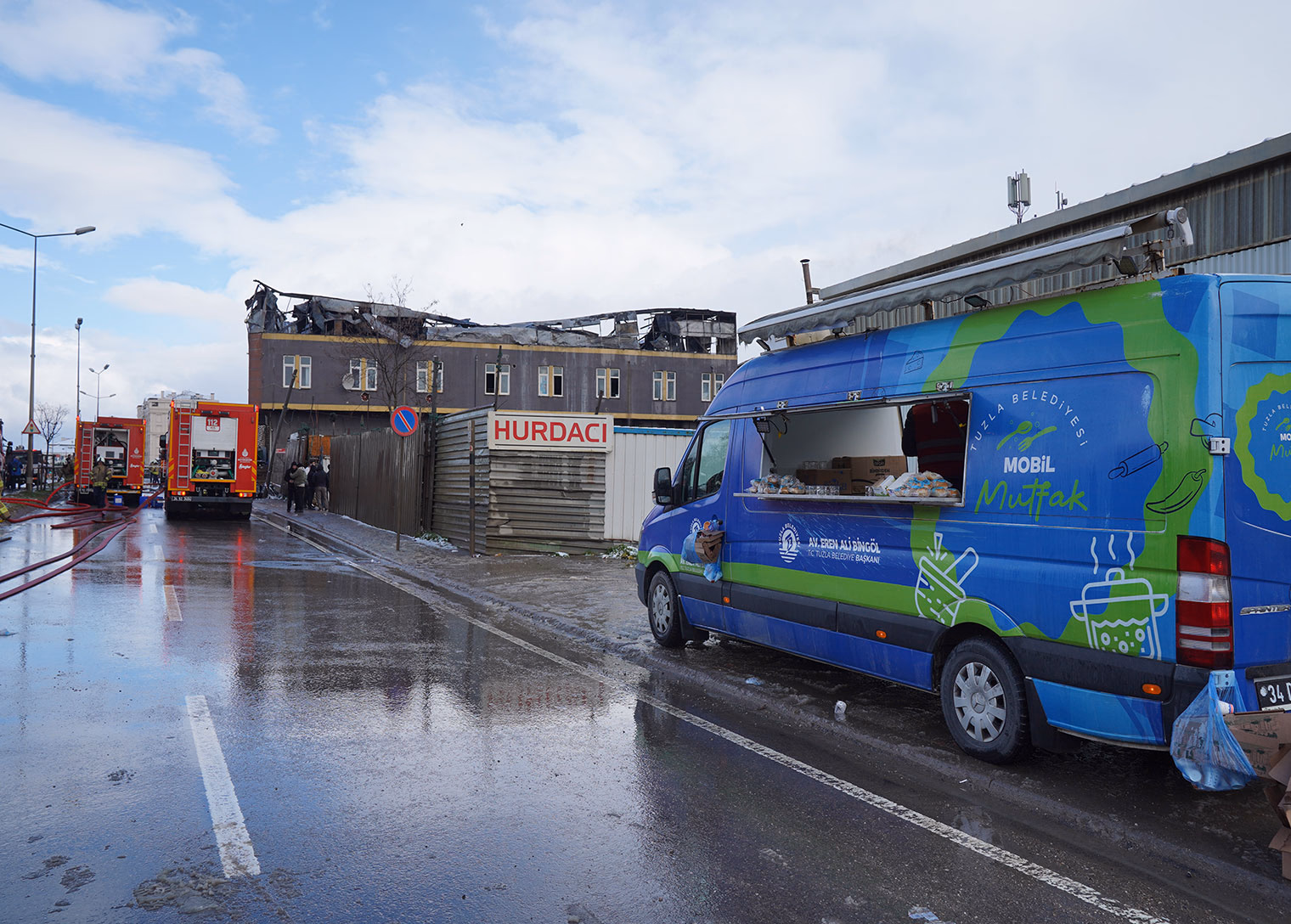 Tuzla Belediyesi’nden yangından etkilenen vatandaşlara destek - Görsel 1