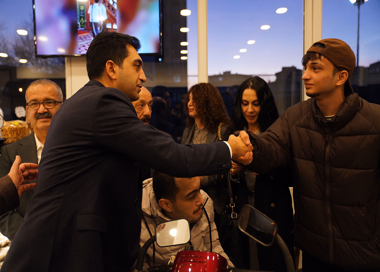 Başkan Bingöl 2 sene önce söz vermişti: Tuzla'ya 5 yeni nesil kafe kazandırıldı - Görsel 5