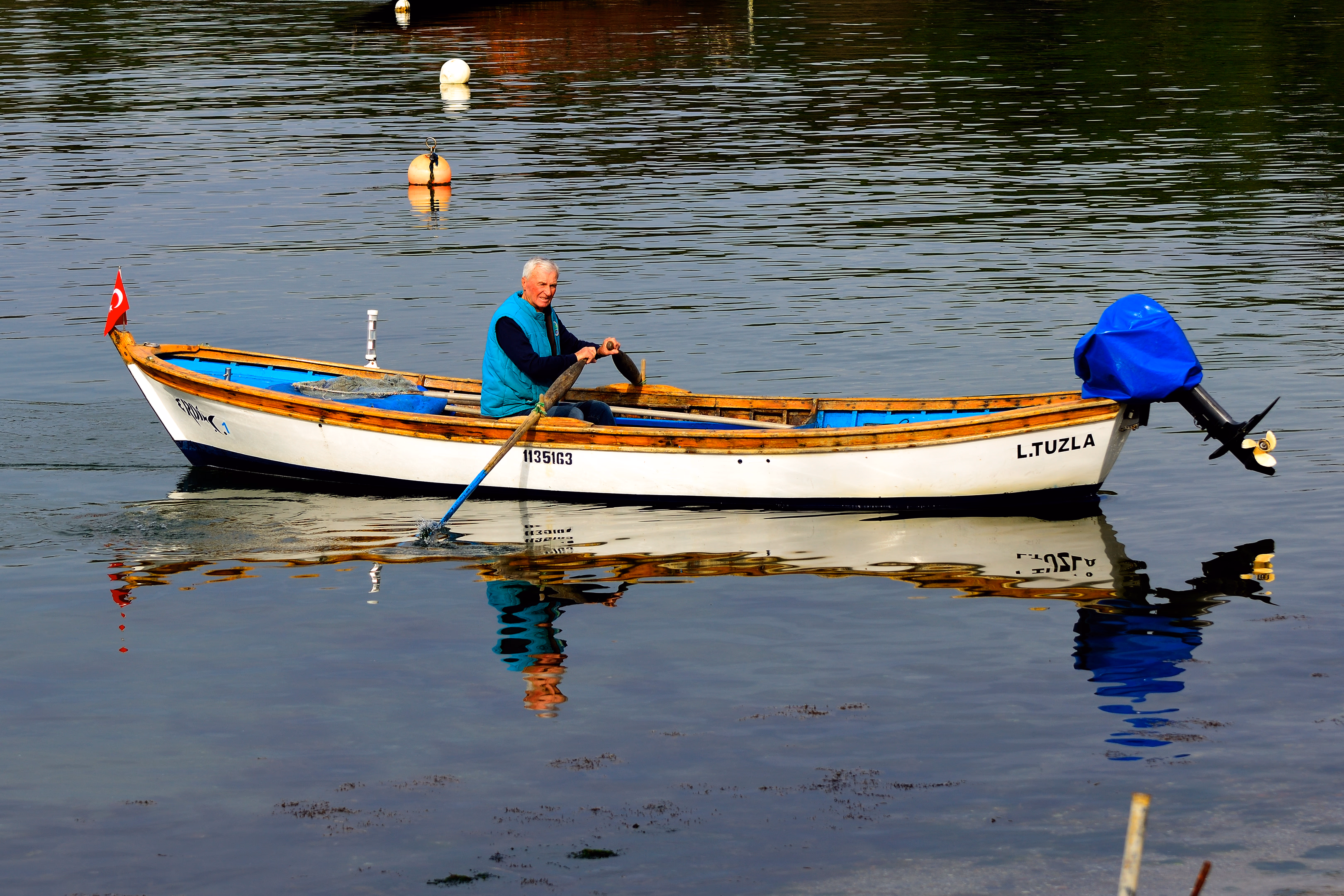 Balıkçı kayığı Tuzla denizinde
