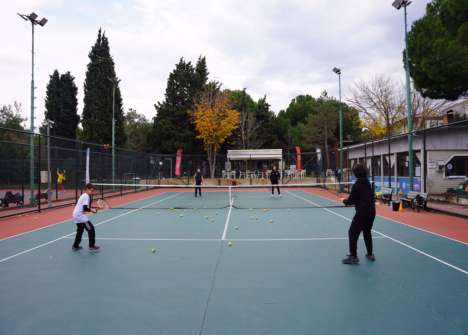 Doya doya tenis Mercan Park'ta oynanır