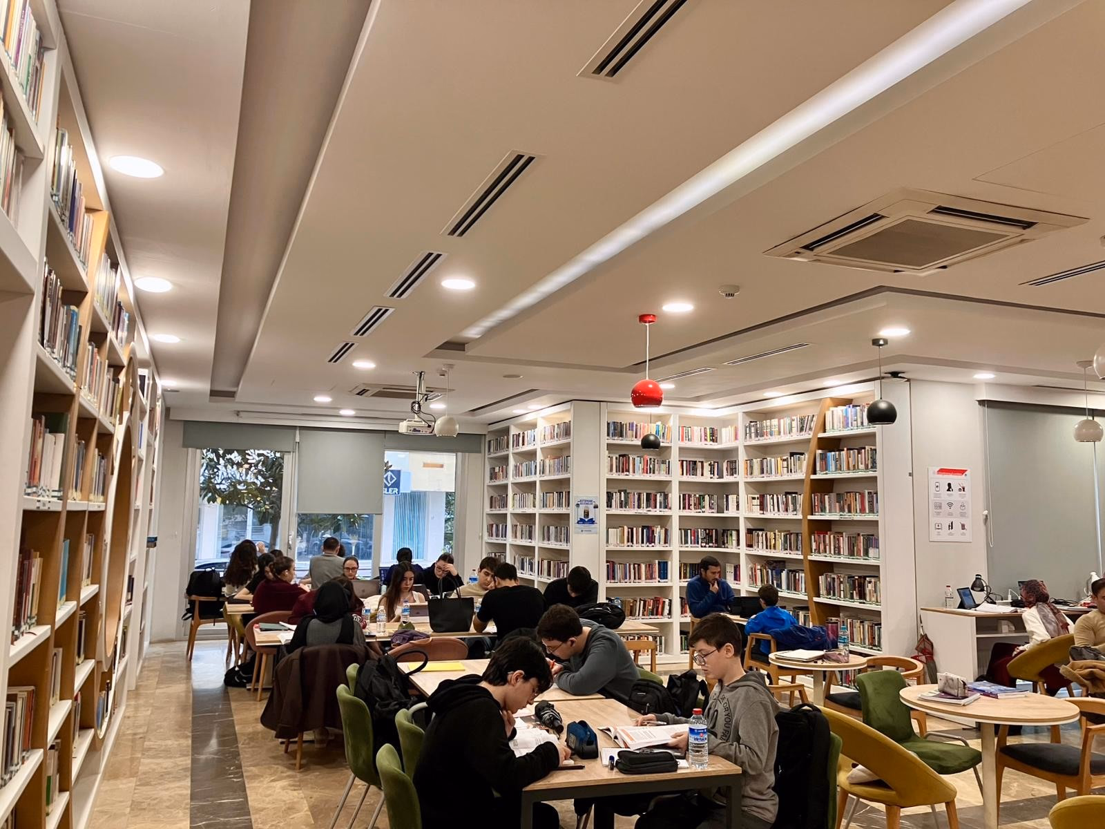 Tuzla İlçe Halk Kütüphanesi - Fotoğraf 2