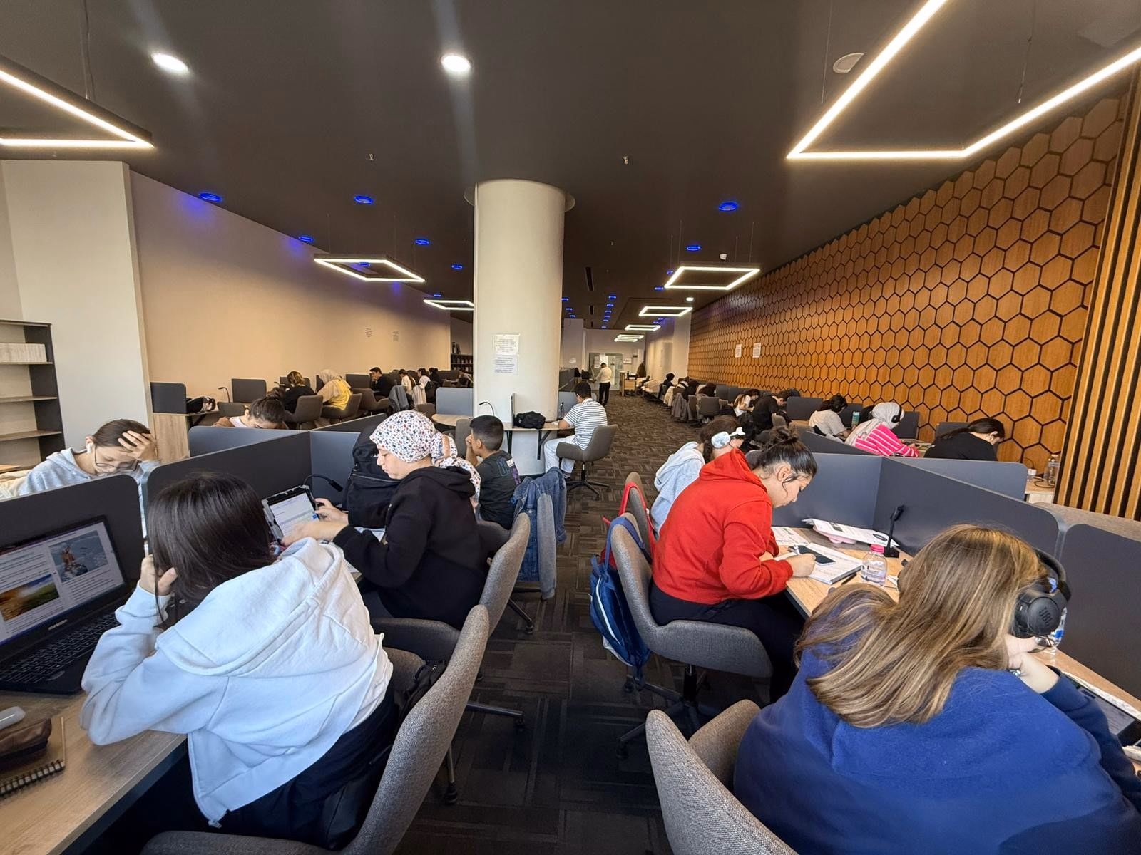 Şehit Ahmet Köroğlu Kütüphanesi