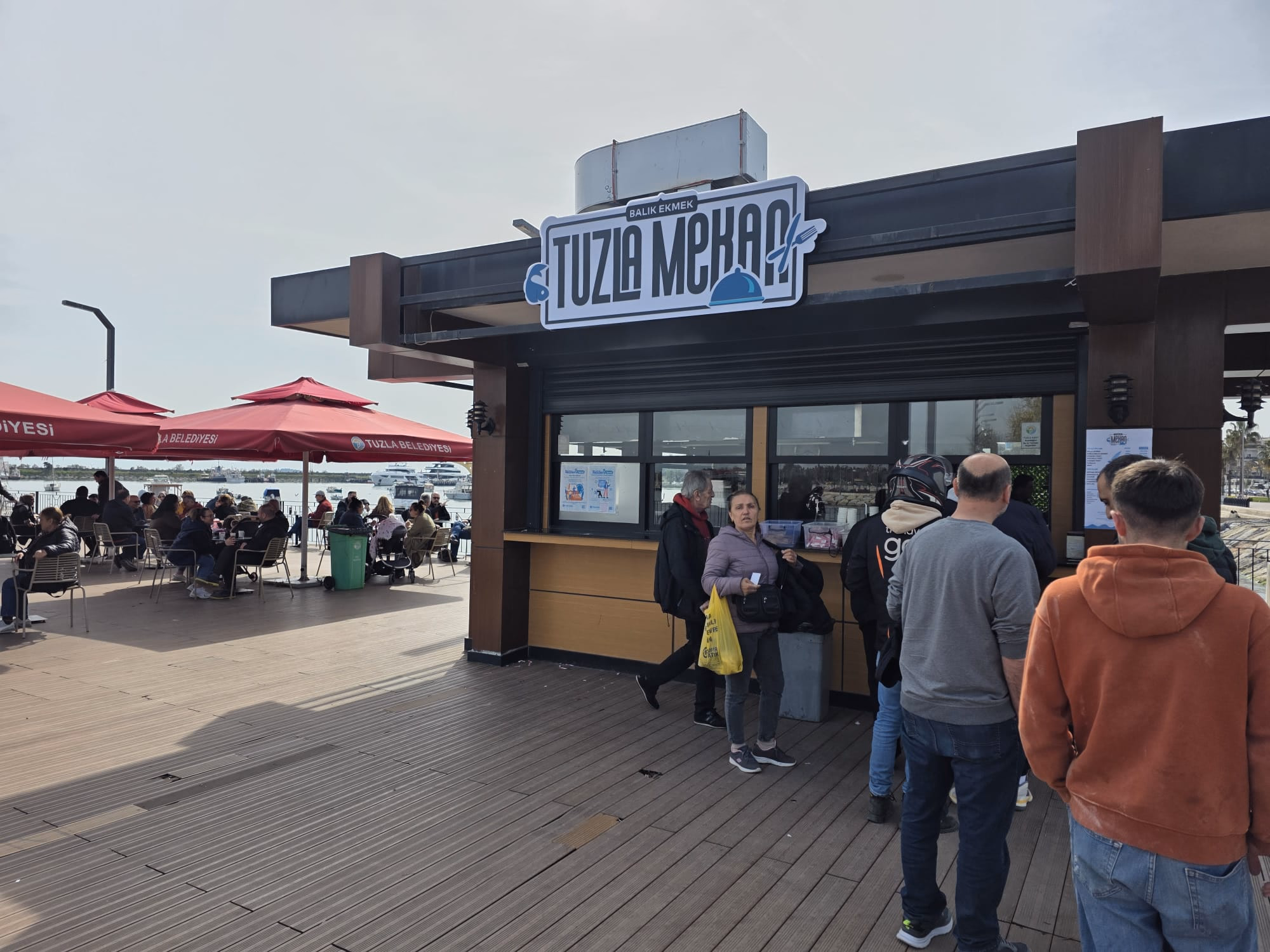 Tuzla Mekan Balık Ekmek - Fotoğraf 1